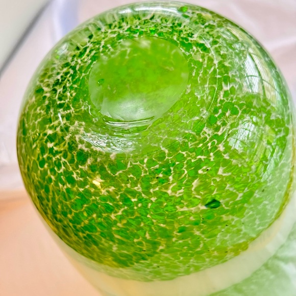 12” Tall Vintage Vibrant Green & White Bubble Glass Vase Minimalist Maximalist - Picture 12 of 16